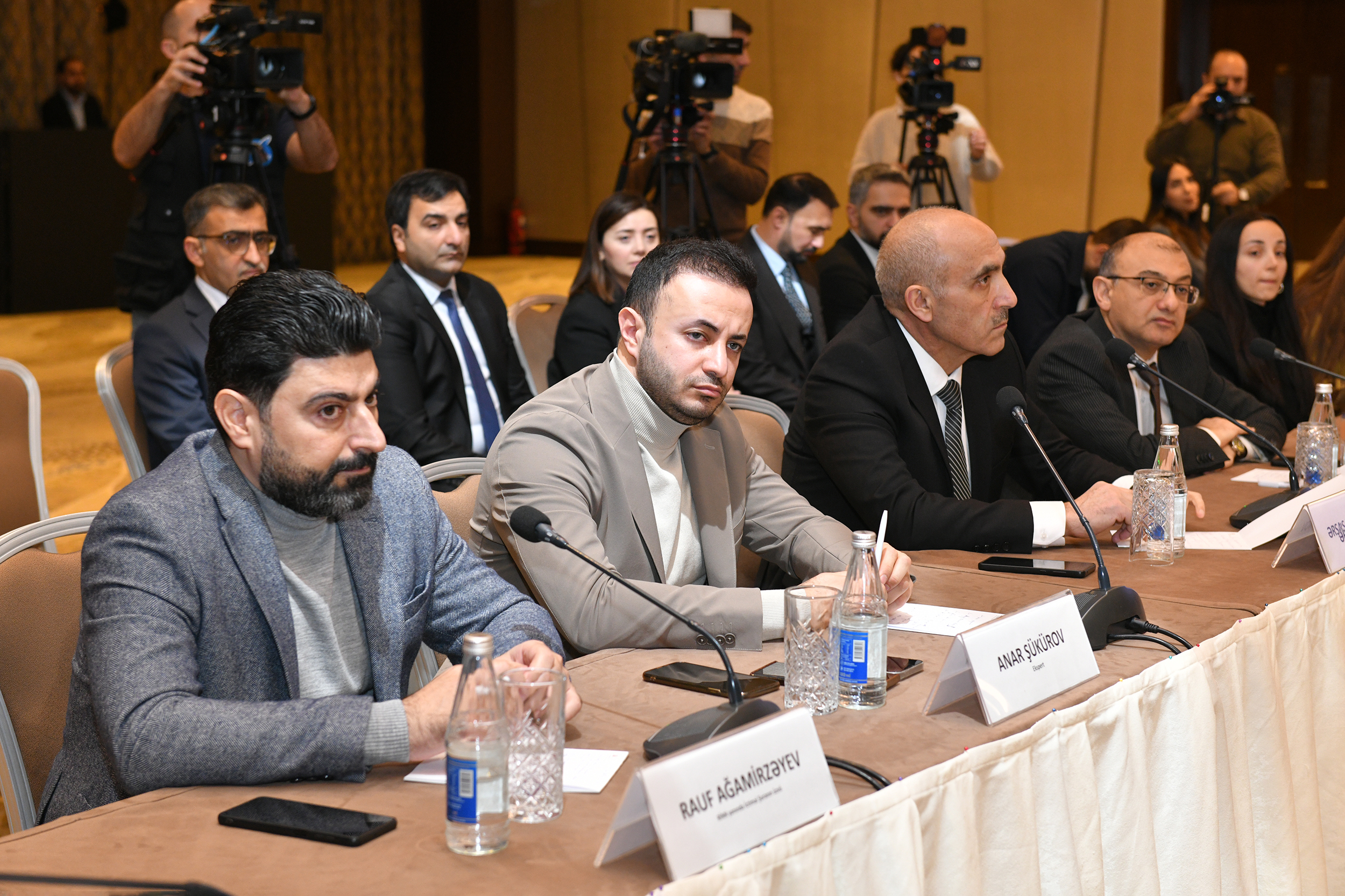 “Bakı şəhərində və ətraf ərazilərdə nəqliyyat infrastrukturunun təkmilləşdirilməsinə dair 2025 – 2030-cu illər üçün Dövlət Proqramı”nın 2025-ci il üzrə icrasına həsr olunan dəyirmi masa