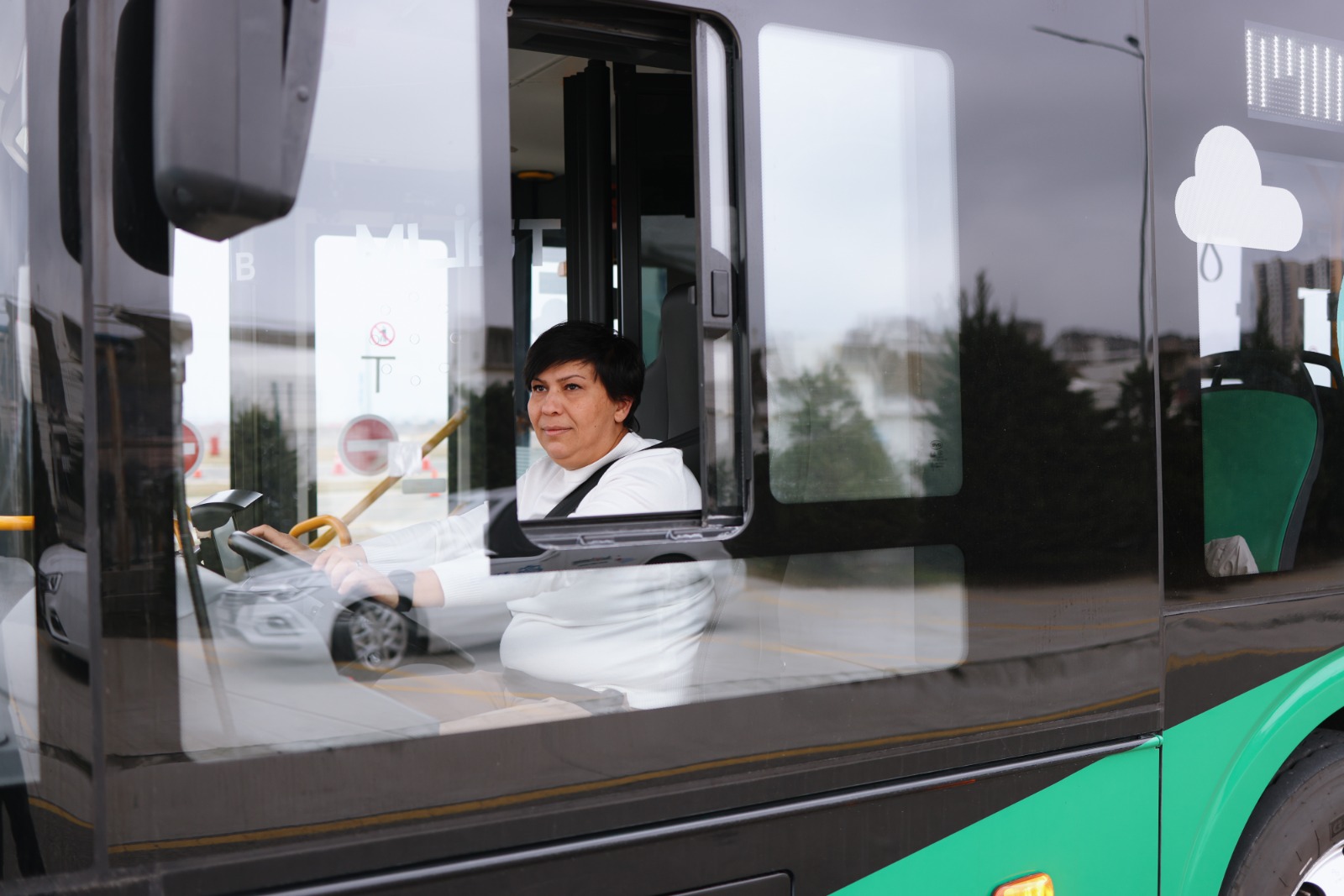 Avtobus idarə edəcək qadın sürücülər üçün təlimlər davam edir